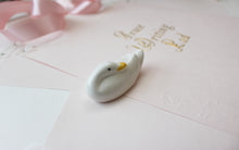 Load image into Gallery viewer, Elegance White Duck little pottery
