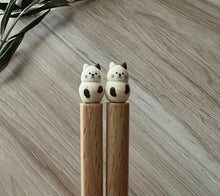 Load image into Gallery viewer, Kawaii Japanese wooden animals Hashi Chopsticks Bears Bunnies Shibainu Calico cats Cutie friends Bento lunch for your Happy time
