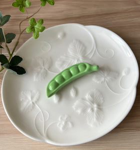 Fresh green Beans Japan’s little pottery decoration Hashioki Cutlery Chopsticks Rest Tableware Pencil holder Stationery