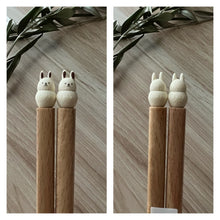 Load image into Gallery viewer, Kawaii Japanese wooden animals Hashi Chopsticks Bears Bunnies Shibainu Calico cats Cutie friends Bento lunch for your Happy time
